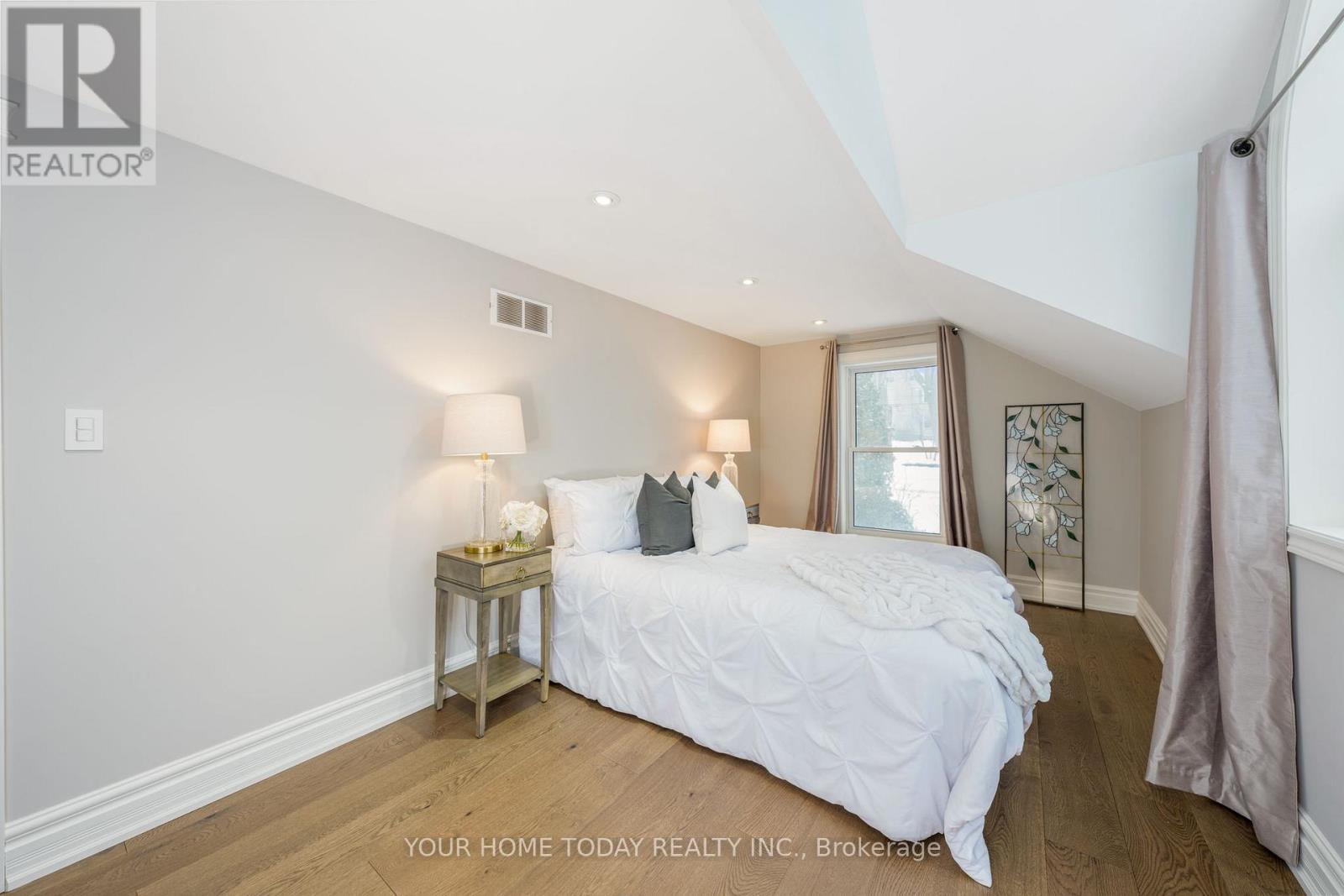 15 Queen Street, Halton Hills (Georgetown), Ontario  L7G 2E3 - Photo 31 - W12803504