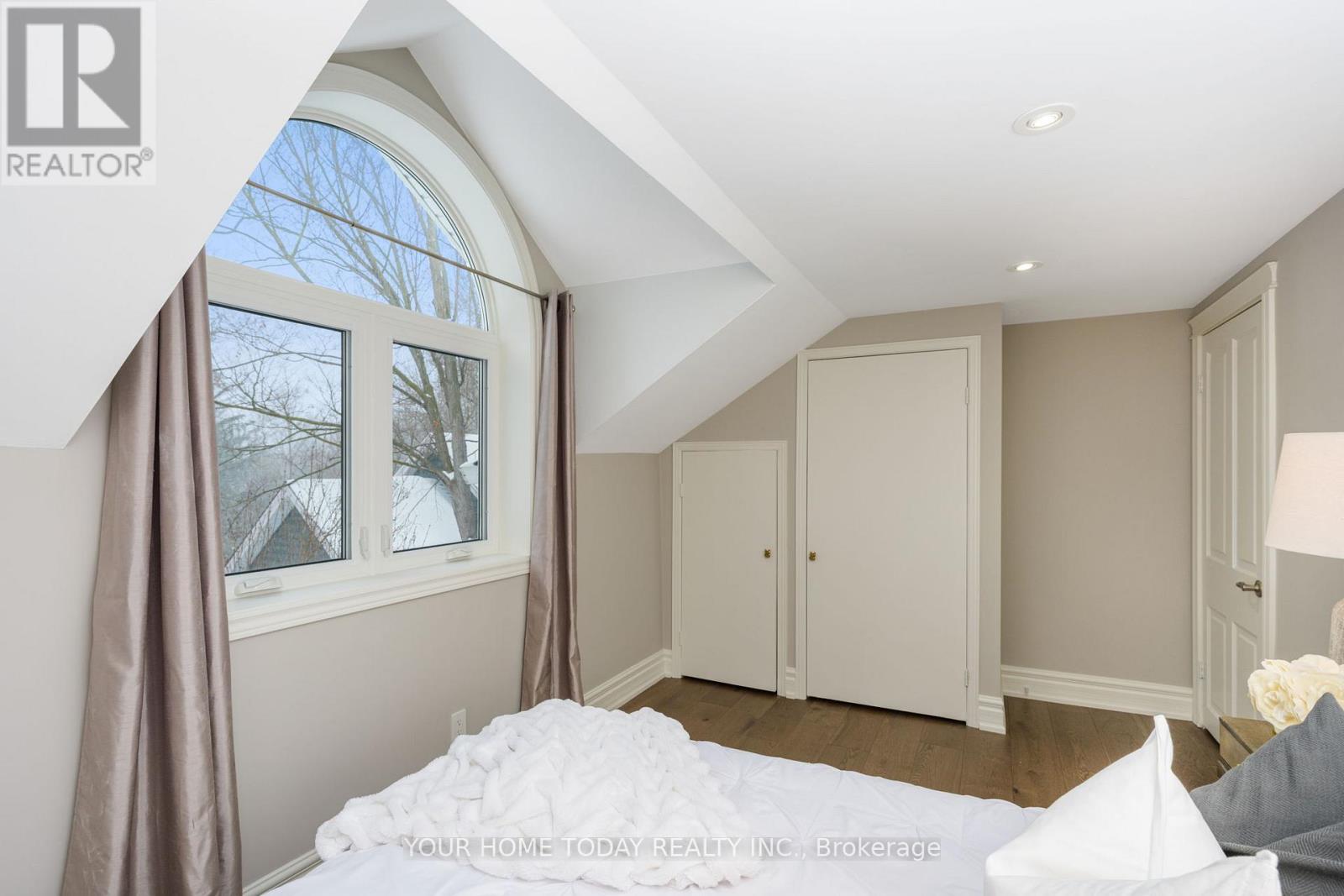 15 Queen Street, Halton Hills (Georgetown), Ontario  L7G 2E3 - Photo 32 - W12803504