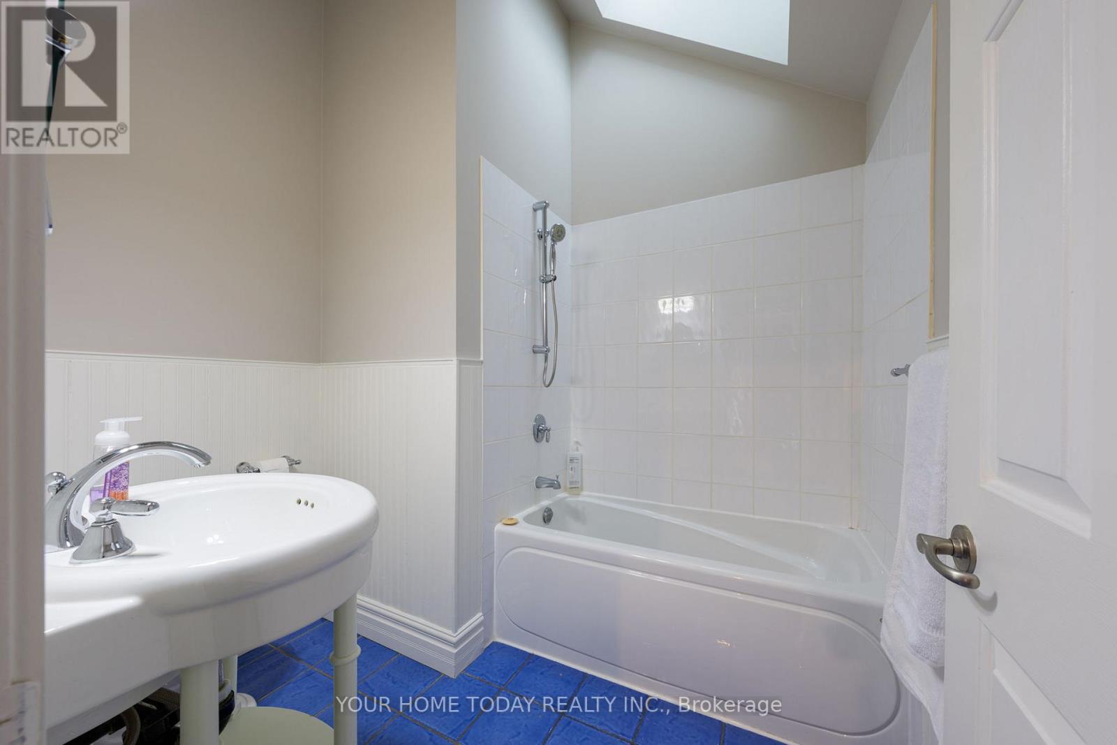 15 Queen Street, Halton Hills (Georgetown), Ontario  L7G 2E3 - Photo 33 - W12803504