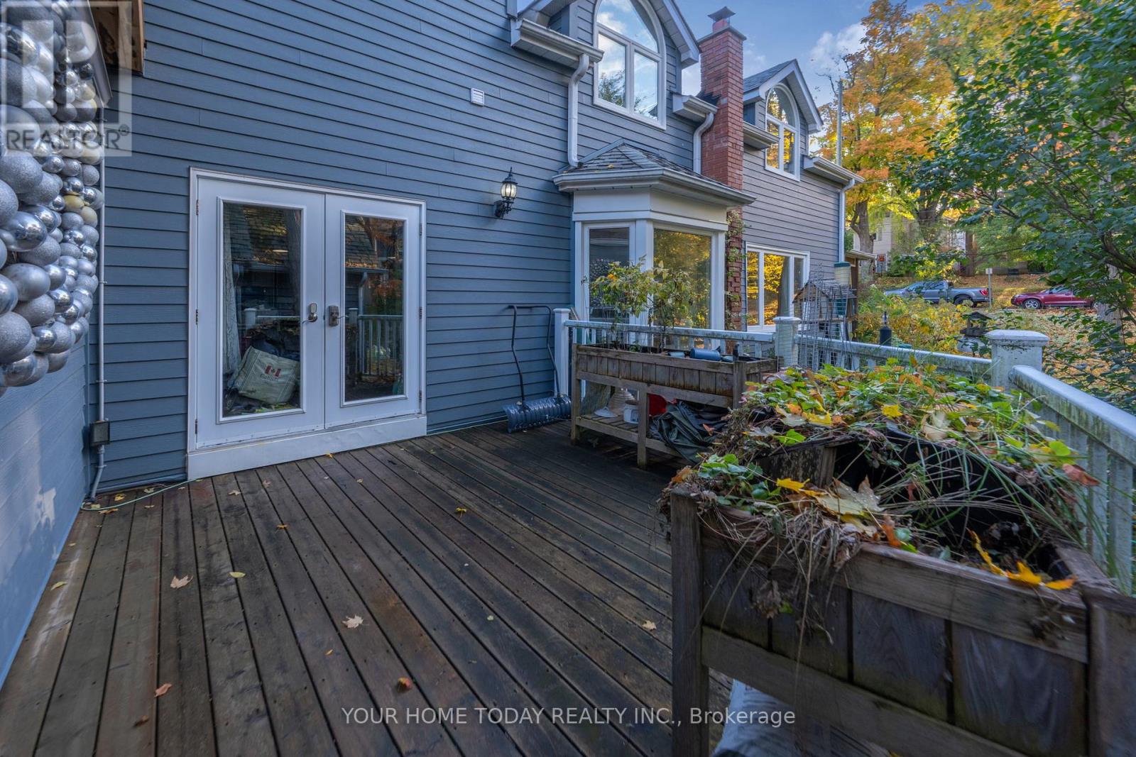 15 Queen Street, Halton Hills (Georgetown), Ontario  L7G 2E3 - Photo 44 - W12803504