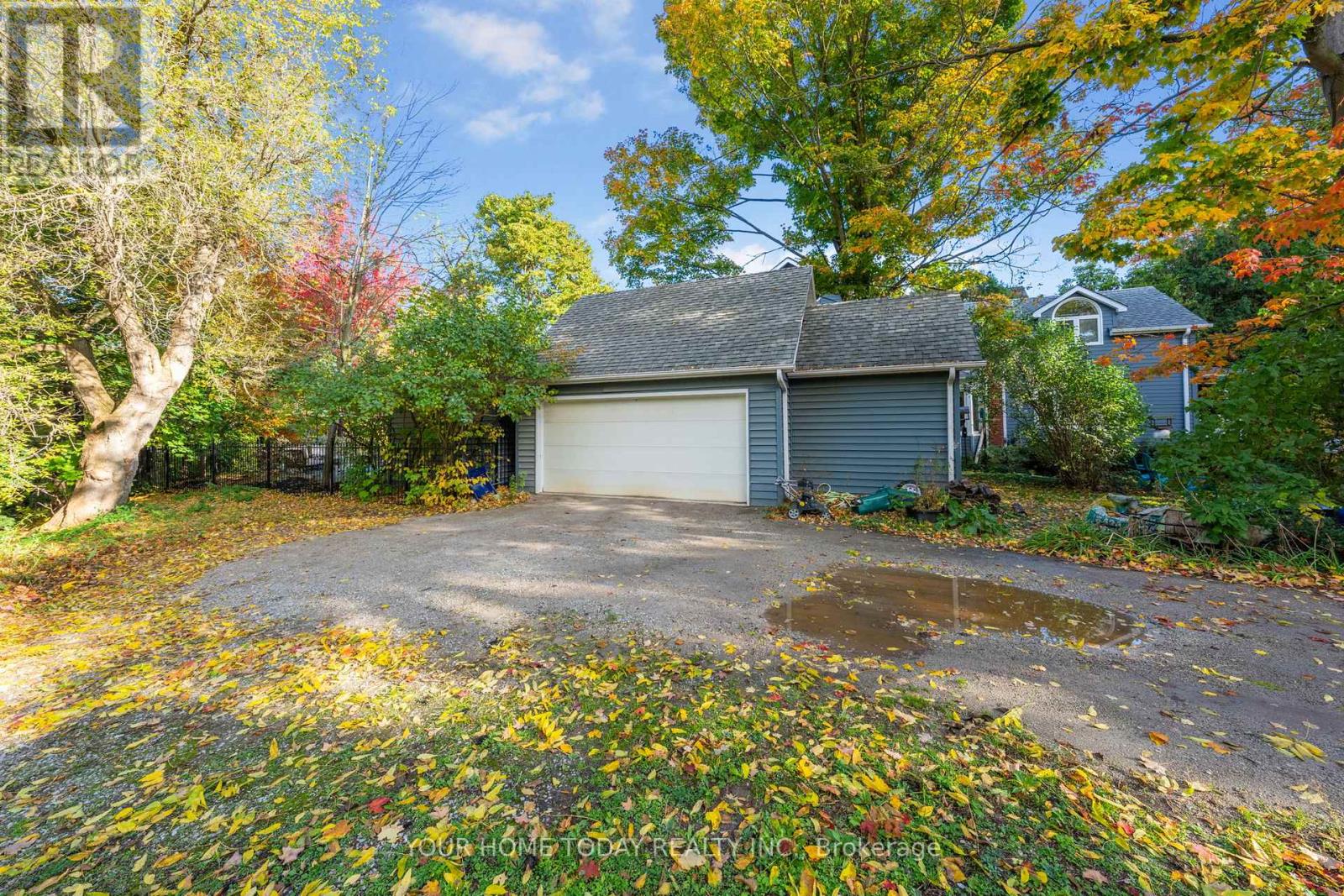 15 Queen Street, Halton Hills (Georgetown), Ontario  L7G 2E3 - Photo 45 - W12803504