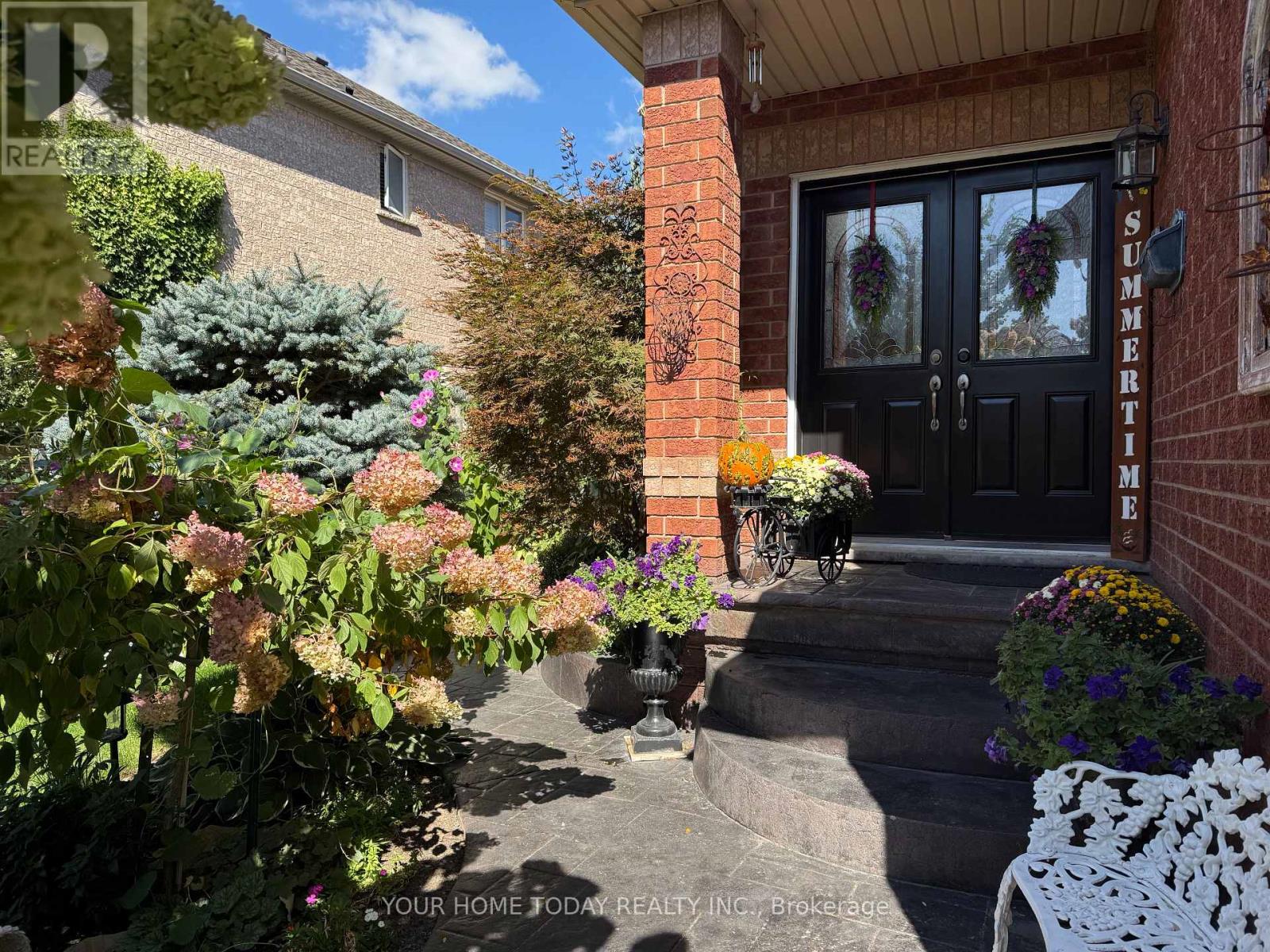 45 Forsyth Crescent, Halton Hills (Georgetown), Ontario  L7G 6G3 - Photo 4 - W12804946