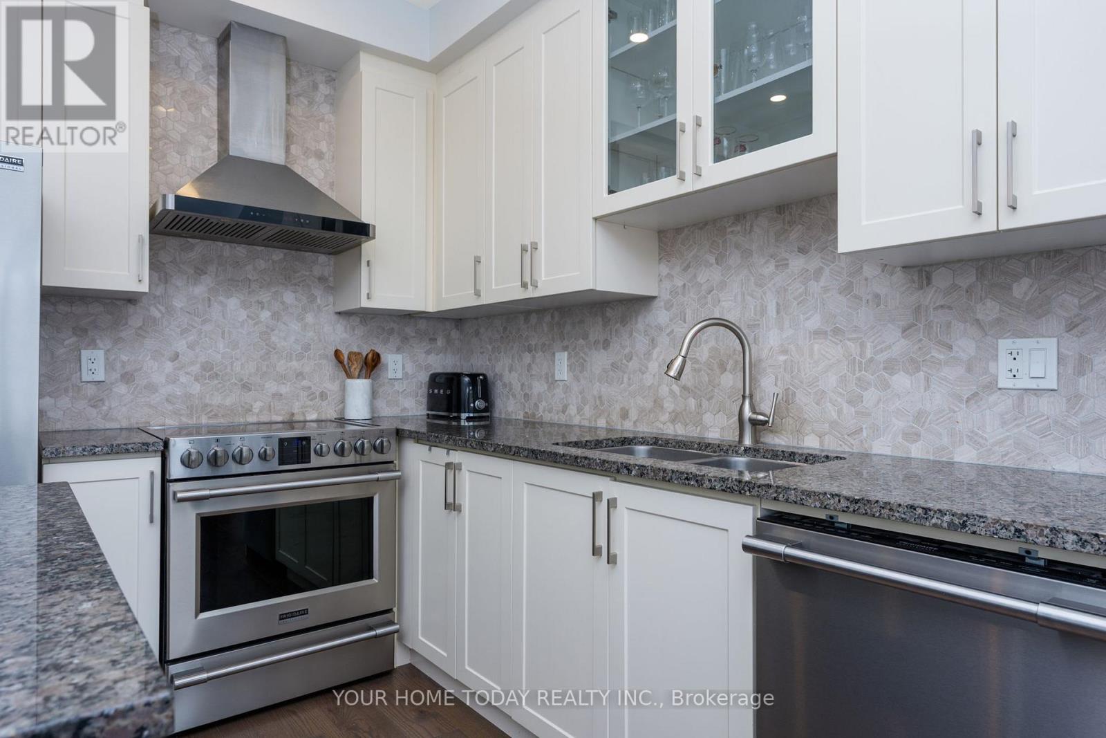 37 Ridgegate Crescent, Halton Hills (Georgetown), Ontario  L7G 0L6 - Photo 8 - W12805918