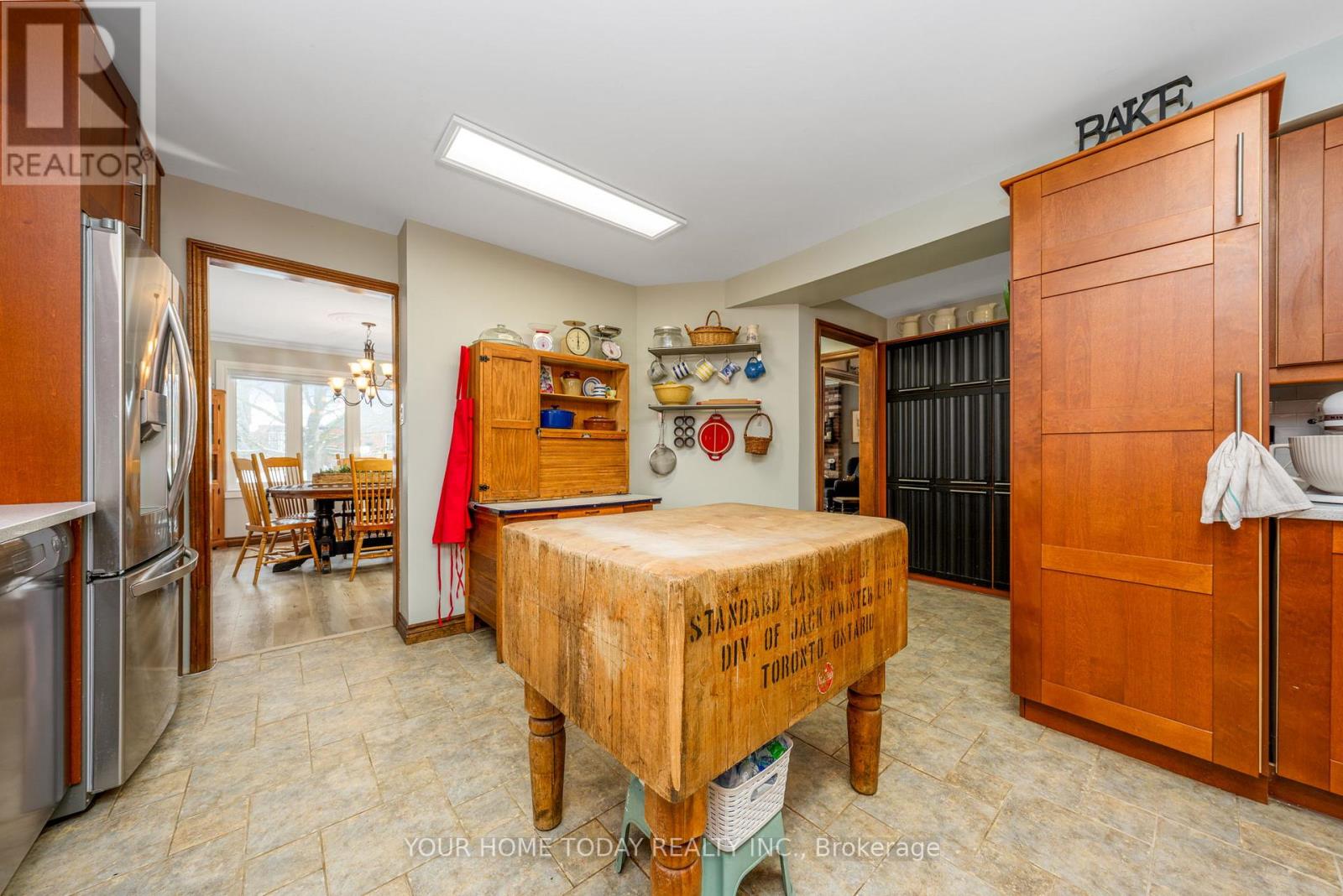 20 Elgin Street, Halton Hills (Georgetown), Ontario  L7G 3M3 - Photo 11 - W12805924