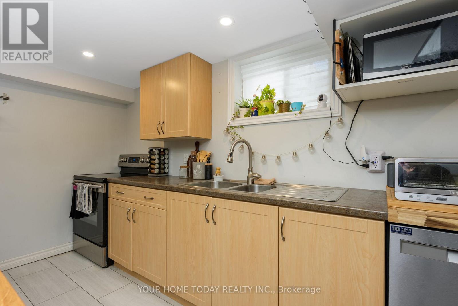 20 Elgin Street, Halton Hills (Georgetown), Ontario  L7G 3M3 - Photo 32 - W12805924