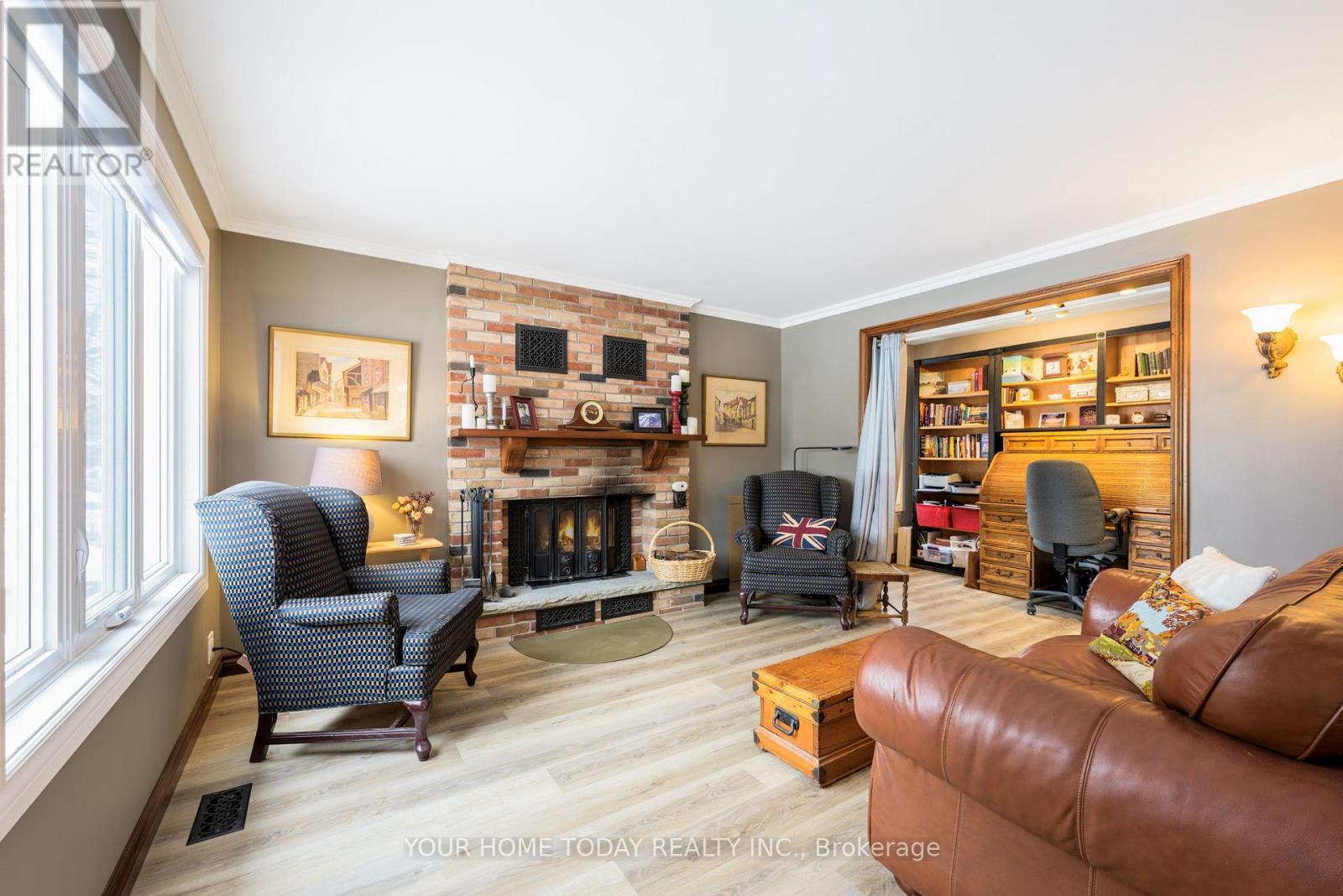 20 Elgin Street, Halton Hills (Georgetown), Ontario  L7G 3M3 - Photo 6 - W12805924