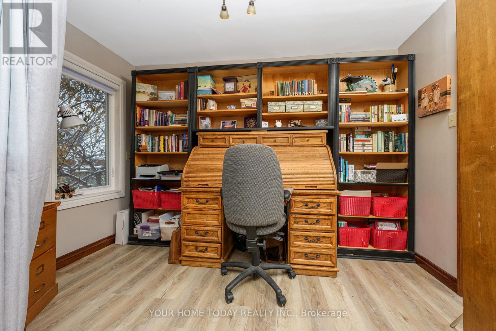 20 Elgin Street, Halton Hills (Georgetown), Ontario  L7G 3M3 - Photo 9 - W12805924