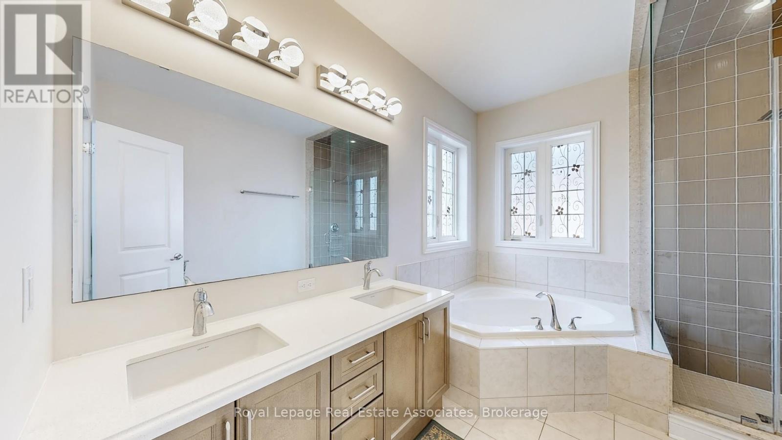 212 Niagara Trail, Halton Hills (Georgetown), Ontario  L7G 0H9 - Photo 22 - W12807296