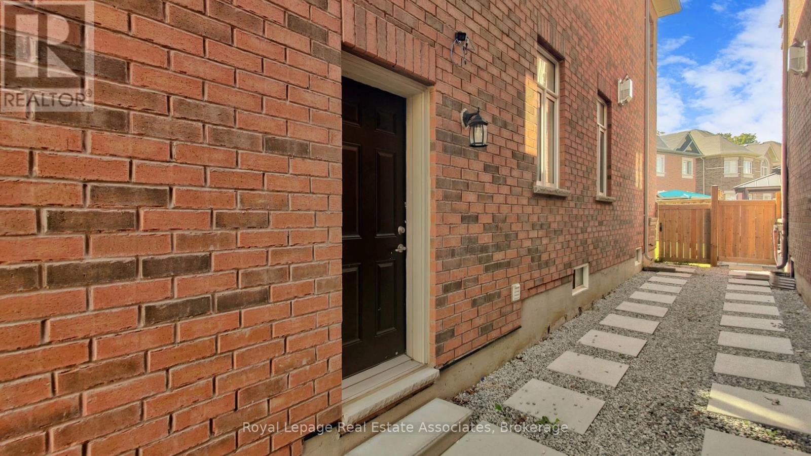 212 Niagara Trail, Halton Hills (Georgetown), Ontario  L7G 0H9 - Photo 41 - W12807296