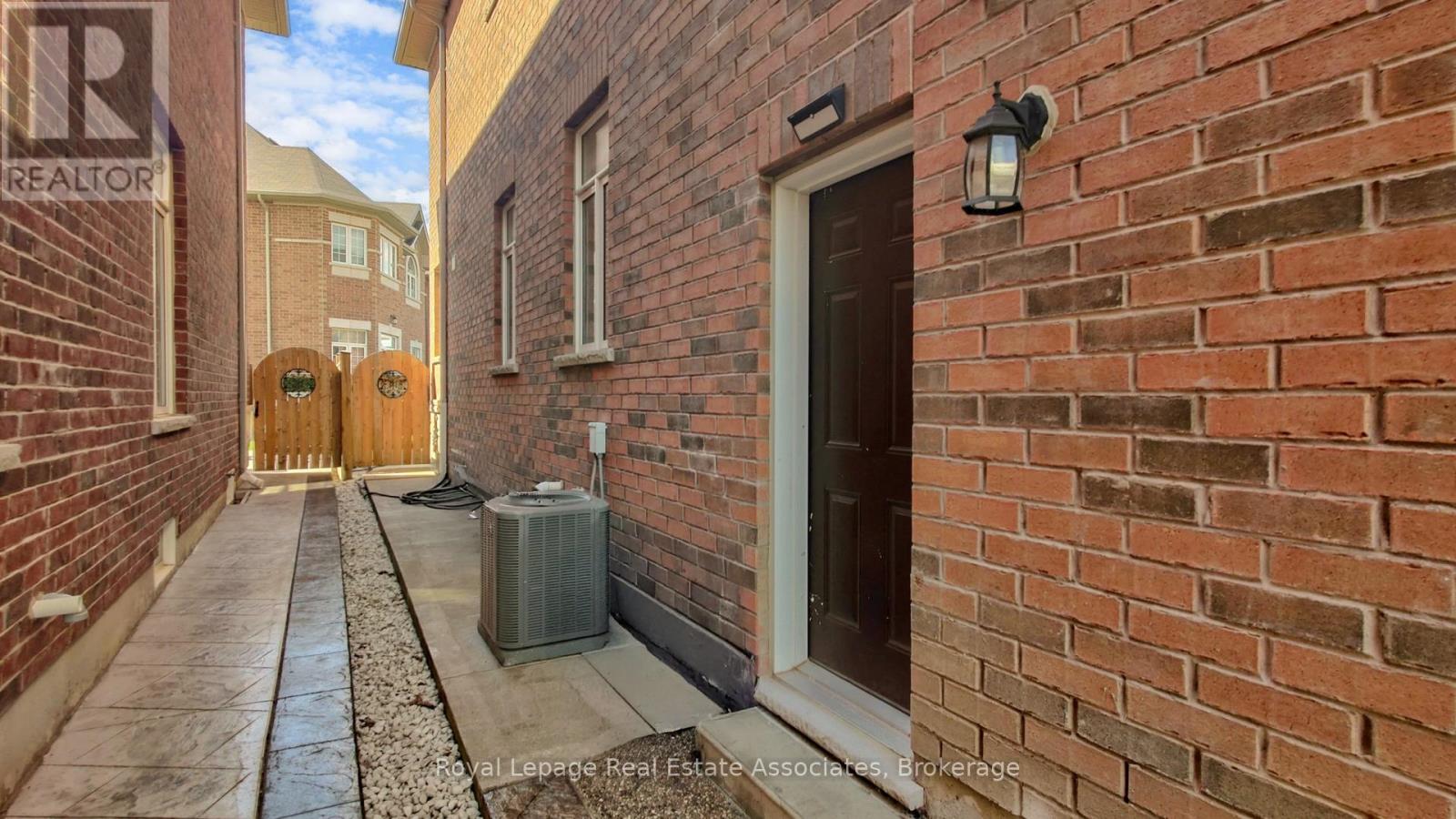 212 Niagara Trail, Halton Hills (Georgetown), Ontario  L7G 0H9 - Photo 42 - W12807296