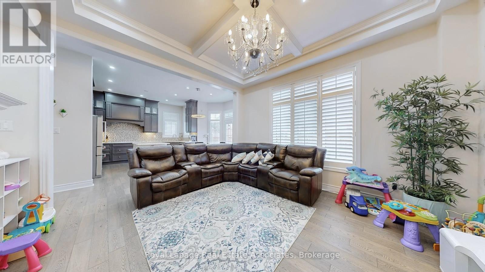 212 Niagara Trail, Halton Hills (Georgetown), Ontario  L7G 0H9 - Photo 8 - W12807296