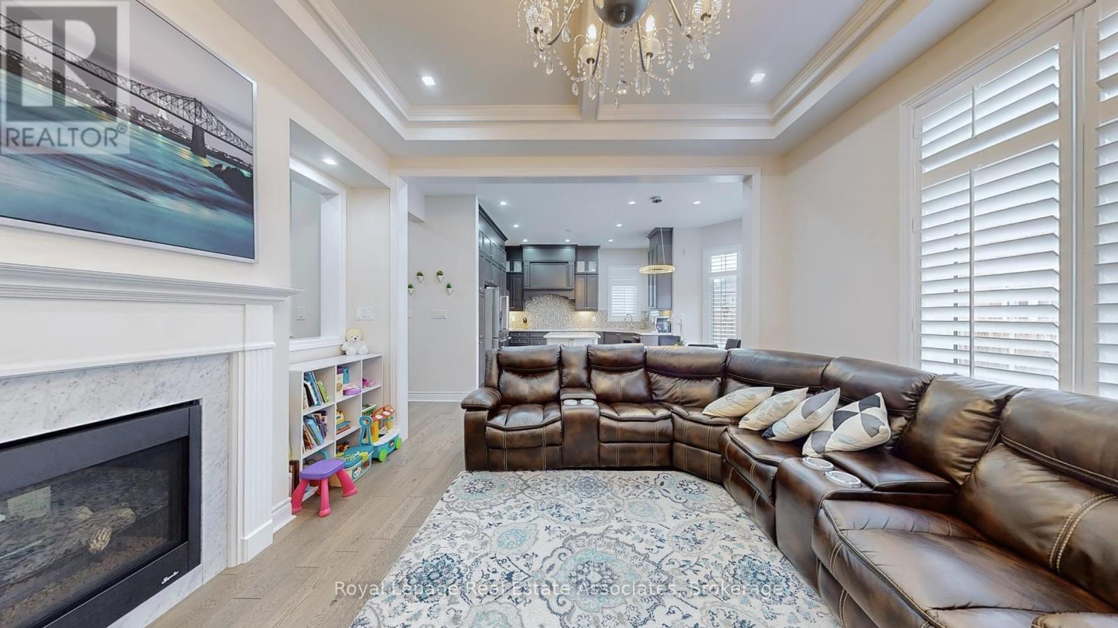 212 Niagara Trail, Halton Hills (Georgetown), Ontario  L7G 0H9 - Photo 9 - W12807296