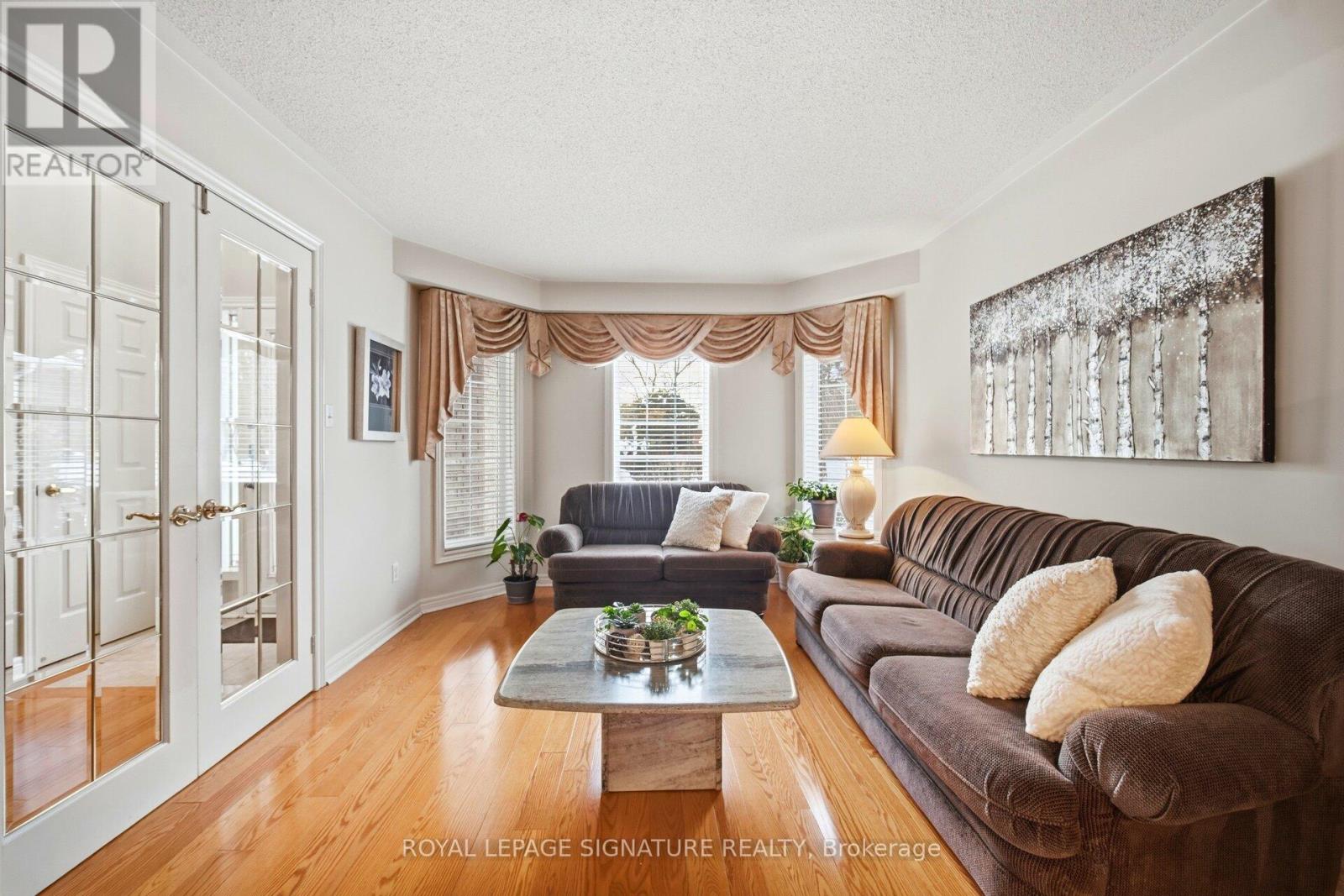 52 Durham Street, Halton Hills (Georgetown), Ontario  L7G 5X4 - Photo 11 - W12808762