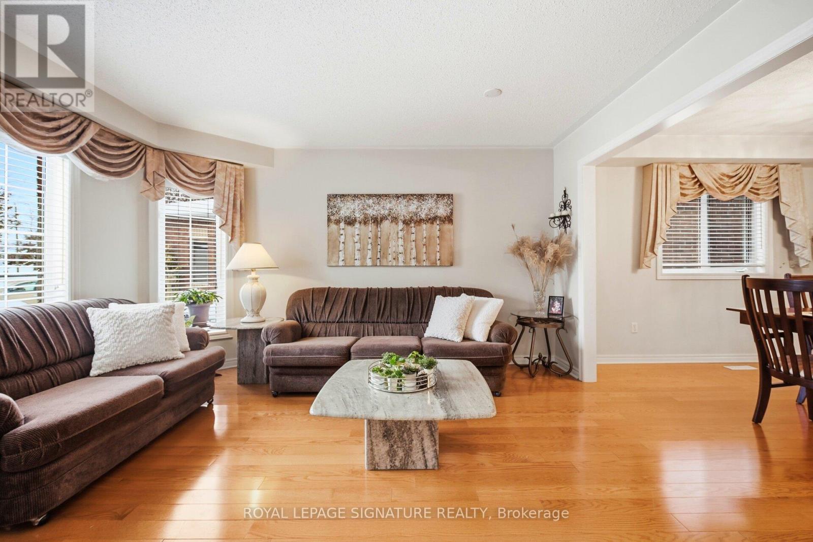 52 Durham Street, Halton Hills (Georgetown), Ontario  L7G 5X4 - Photo 12 - W12808762