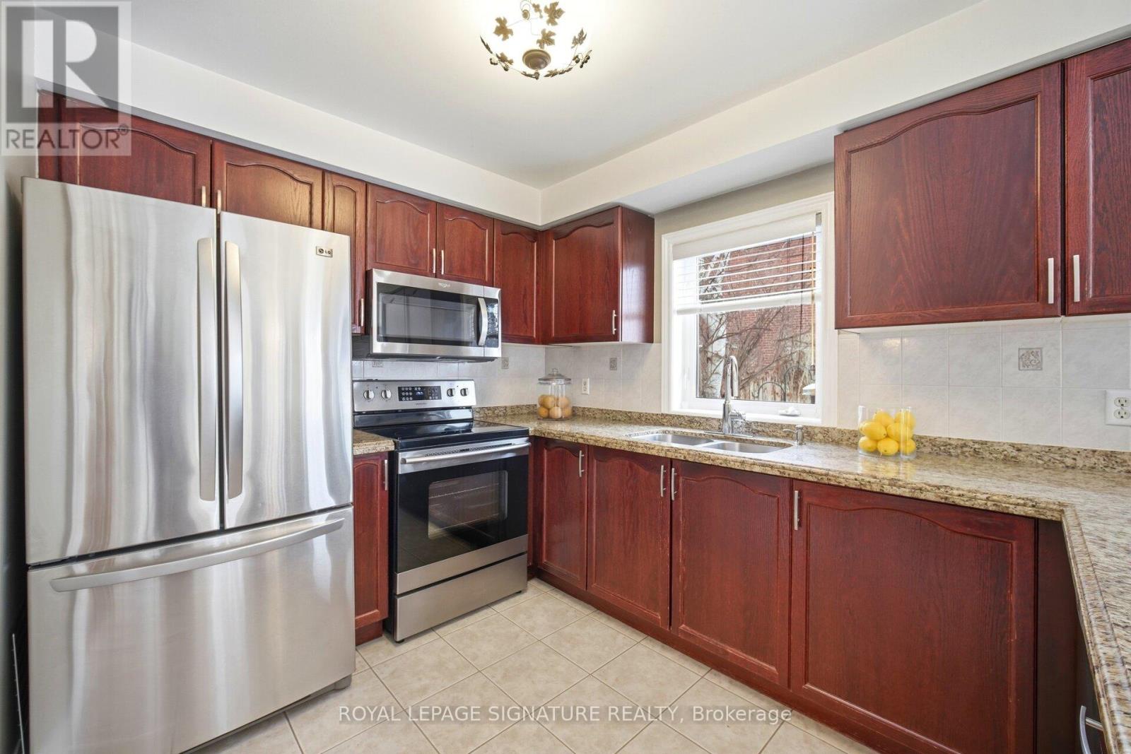 52 Durham Street, Halton Hills (Georgetown), Ontario  L7G 5X4 - Photo 18 - W12808762