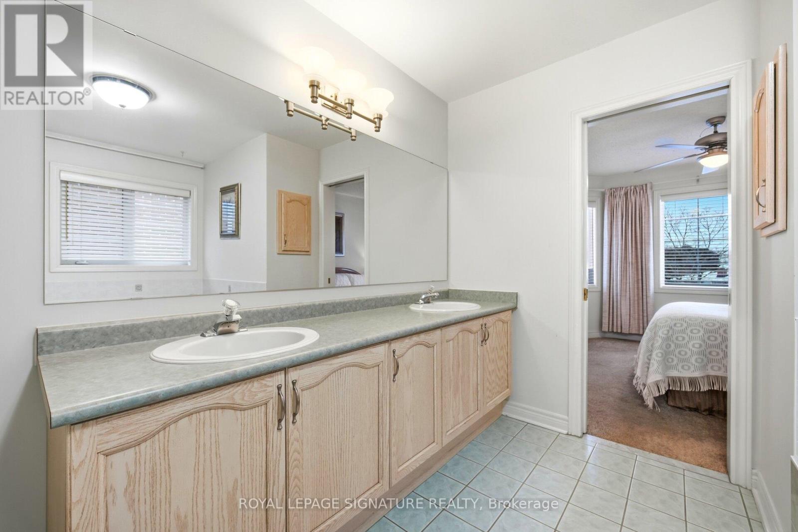 52 Durham Street, Halton Hills (Georgetown), Ontario  L7G 5X4 - Photo 37 - W12808762