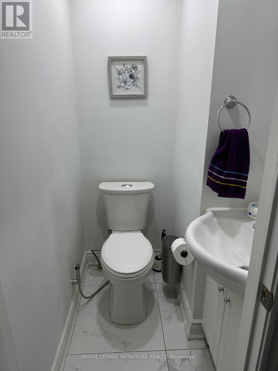 64 Danville Avenue, Halton Hills (Ac Acton), Ontario  L7J 2W2 - Photo 10 - W12810112