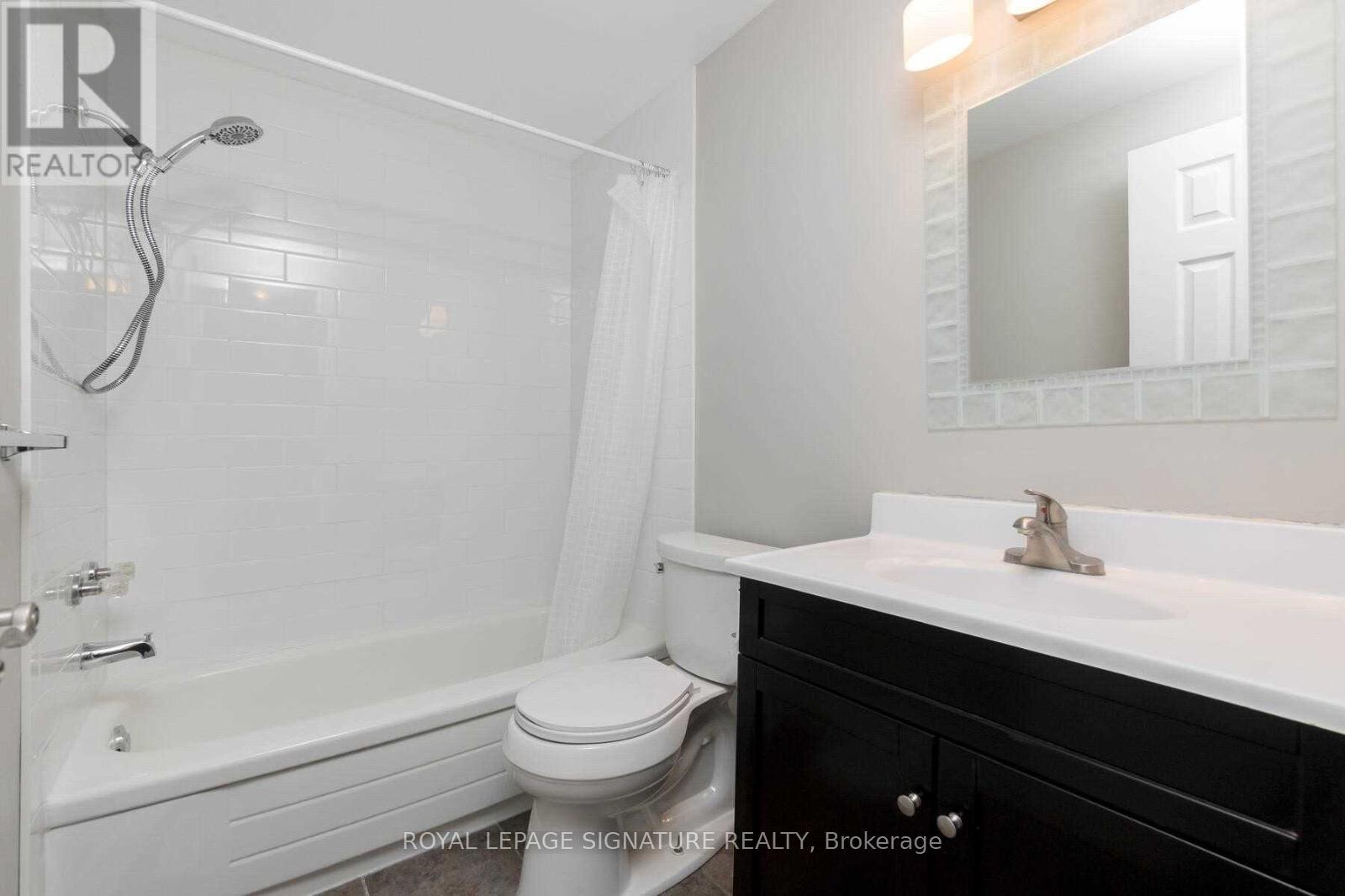 64 Danville Avenue, Halton Hills (Ac Acton), Ontario  L7J 2W2 - Photo 15 - W12810112