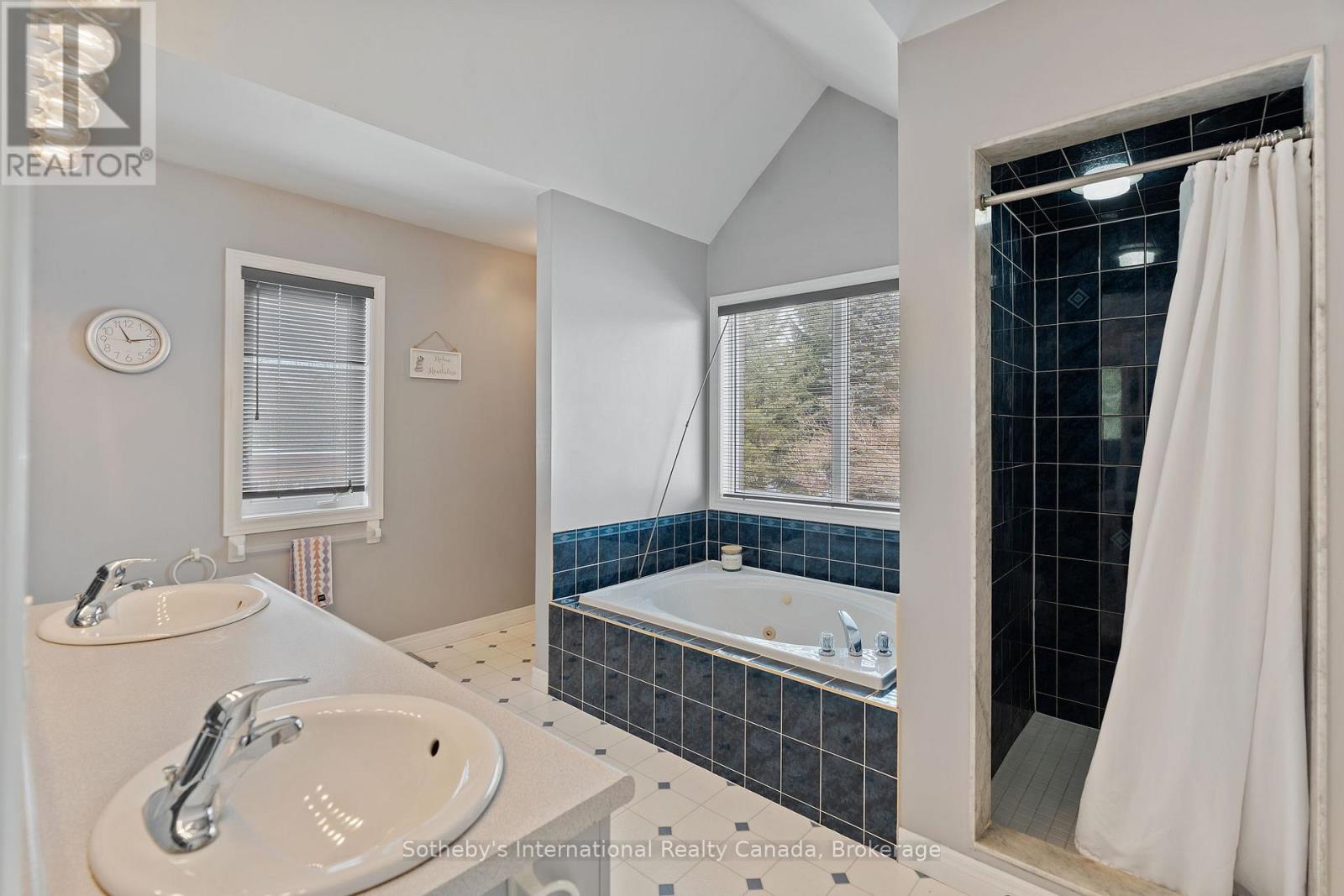 2091 Country Lane Court, Milton (Moffat), Ontario  L0P 1J0 - Photo 20 - W12812318