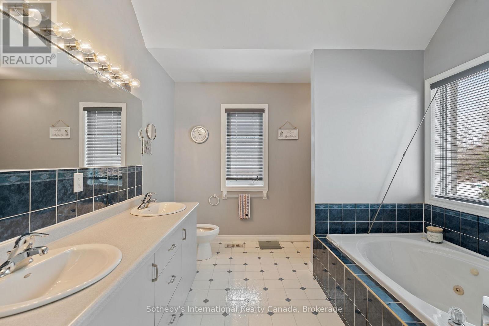 2091 Country Lane Court, Milton (Moffat), Ontario  L0P 1J0 - Photo 21 - W12812318