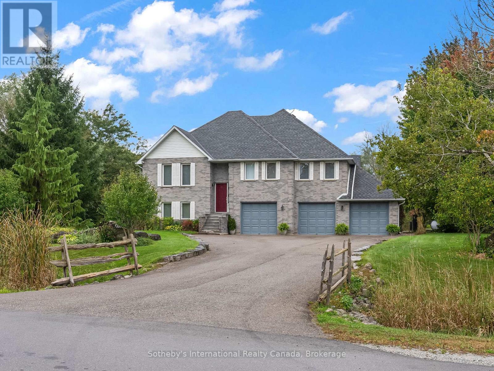 2091 Country Lane Court, Milton (Moffat), Ontario  L0P 1J0 - Photo 6 - W12812318
