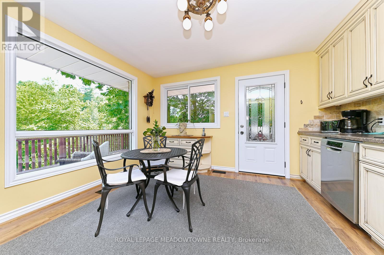 4 Ann Street, Halton Hills (Georgetown), Ontario  L7G 2V2 - Photo 18 - W12812886