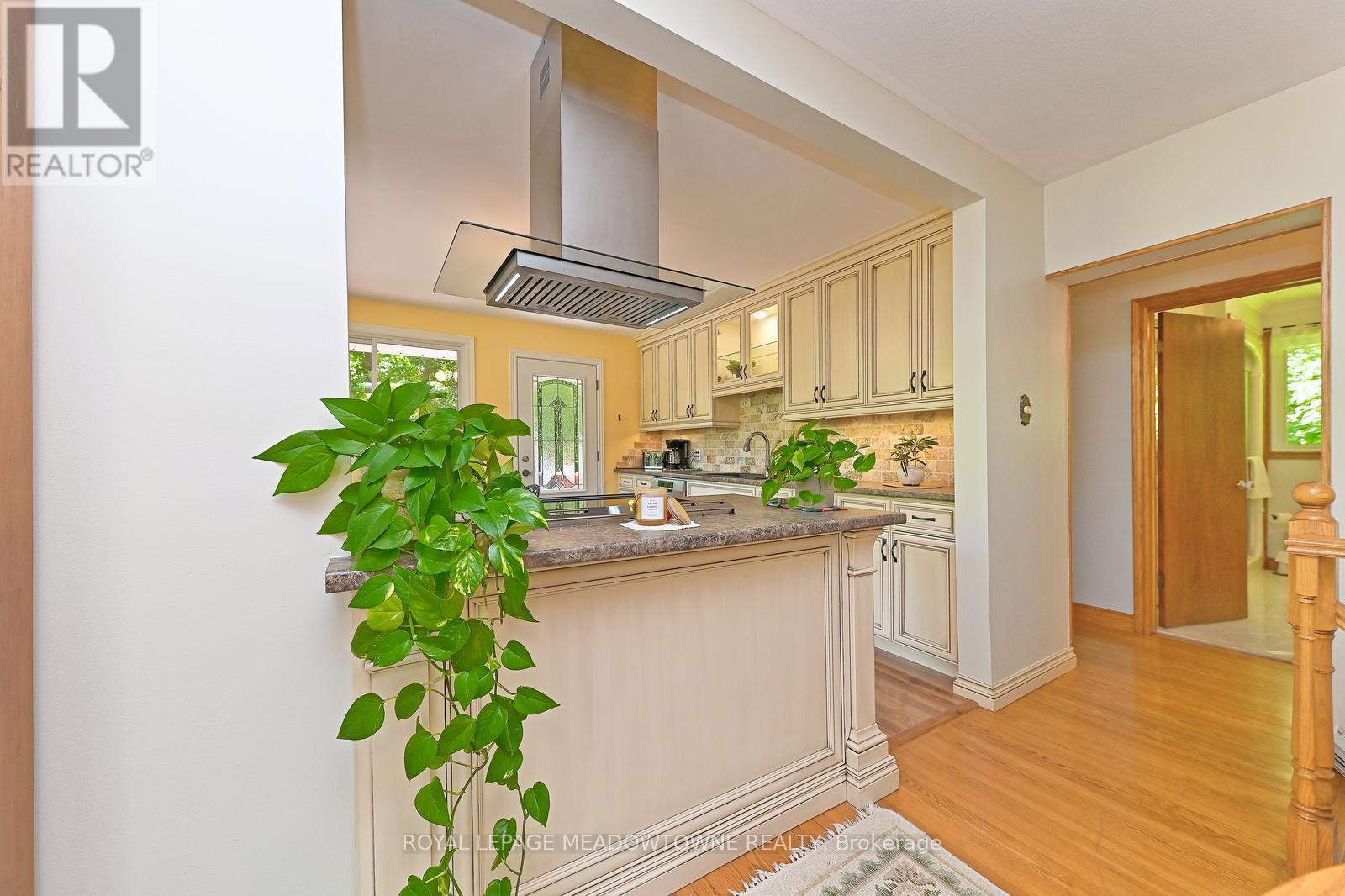 4 Ann Street, Halton Hills (Georgetown), Ontario  L7G 2V2 - Photo 20 - W12812886