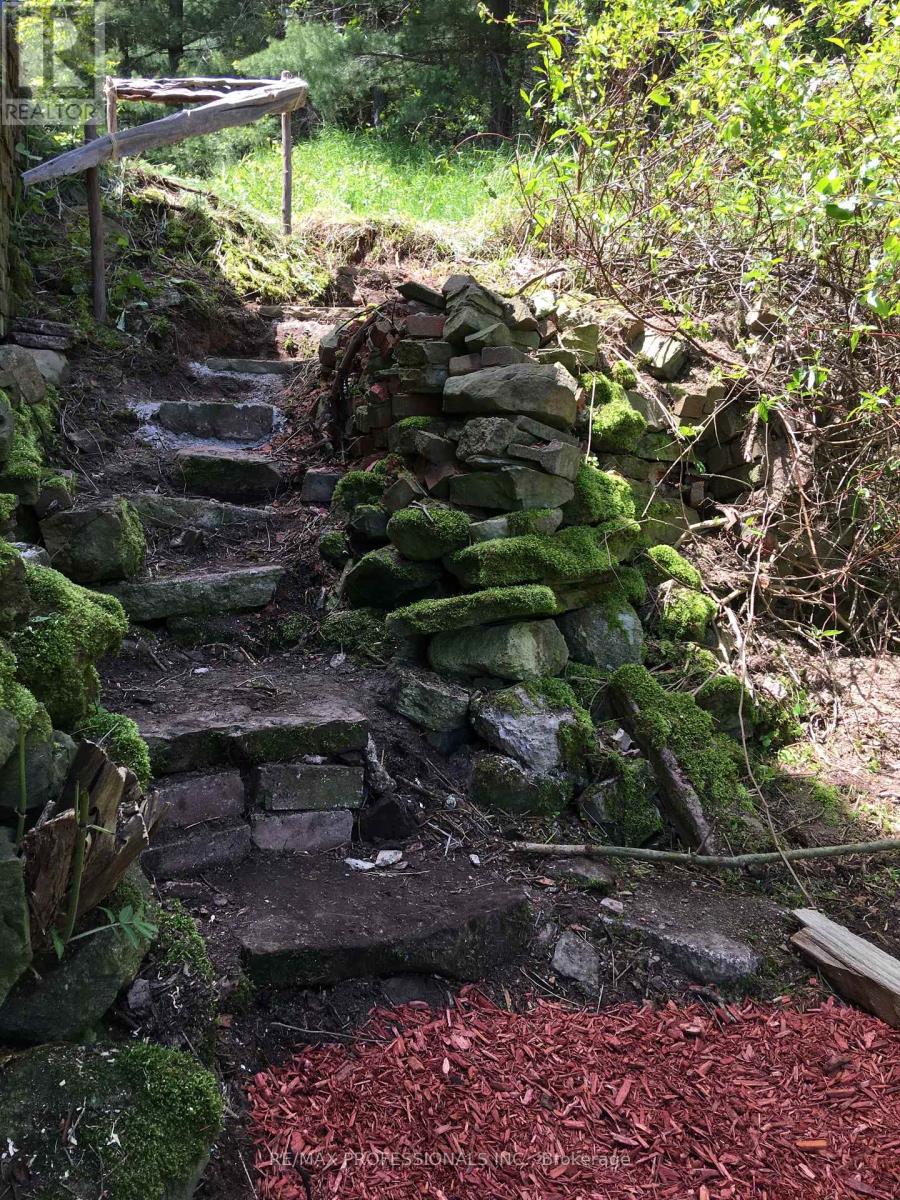 14070 Dublin Line, Halton Hills (Rural Halton Hills), Ontario  L7J 2L9 - Photo 14 - W12813896