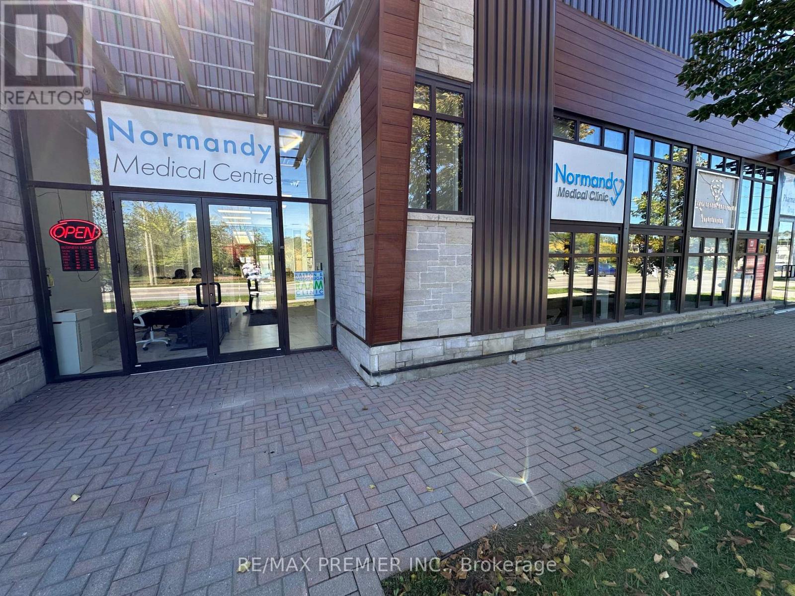 2 - 120 Guelph Street, Halton Hills (Georgetown), Ontario  L7G 4A4 - Photo 1 - W12814414