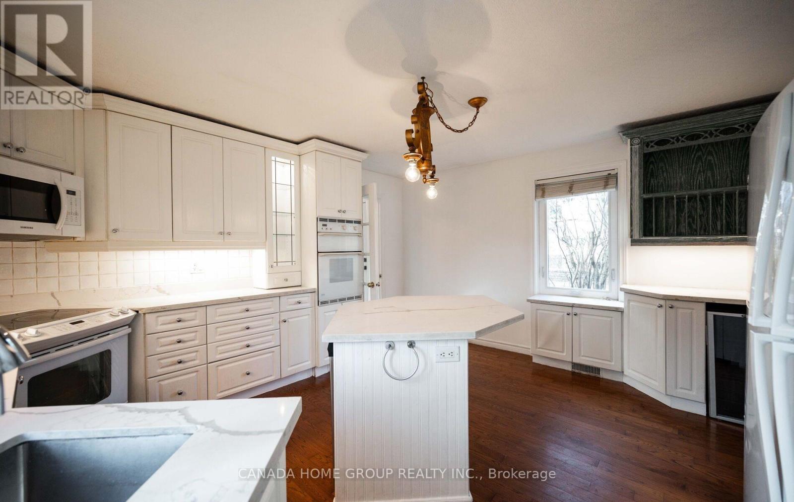 30 Main Street N, Milton (Campbellville), Ontario  L0P 1B0 - Photo 7 - W12815142