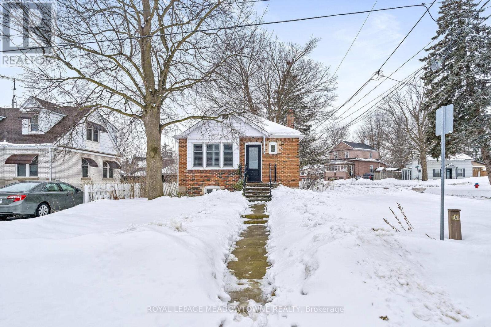 2 Ostrander Boulevard, Halton Hills (Georgetown), Ontario  L7G 1Z3 - Photo 1 - W12816058