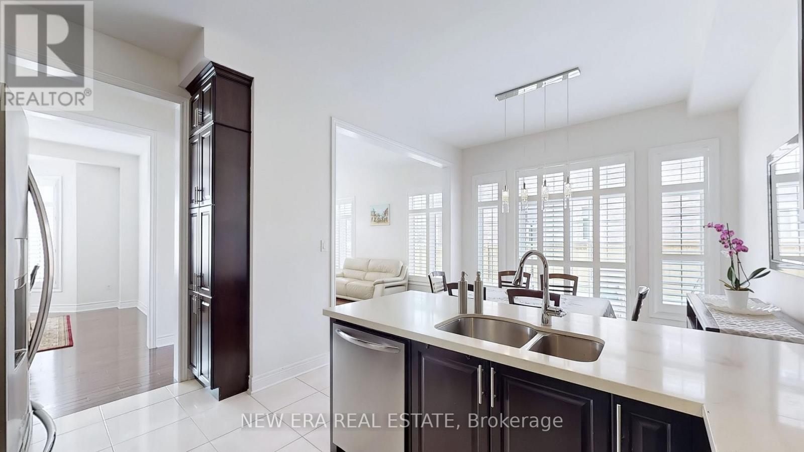 77 Wildflower Lane, Halton Hills (Georgetown), Ontario  L7G 0A5 - Photo 18 - W12816924