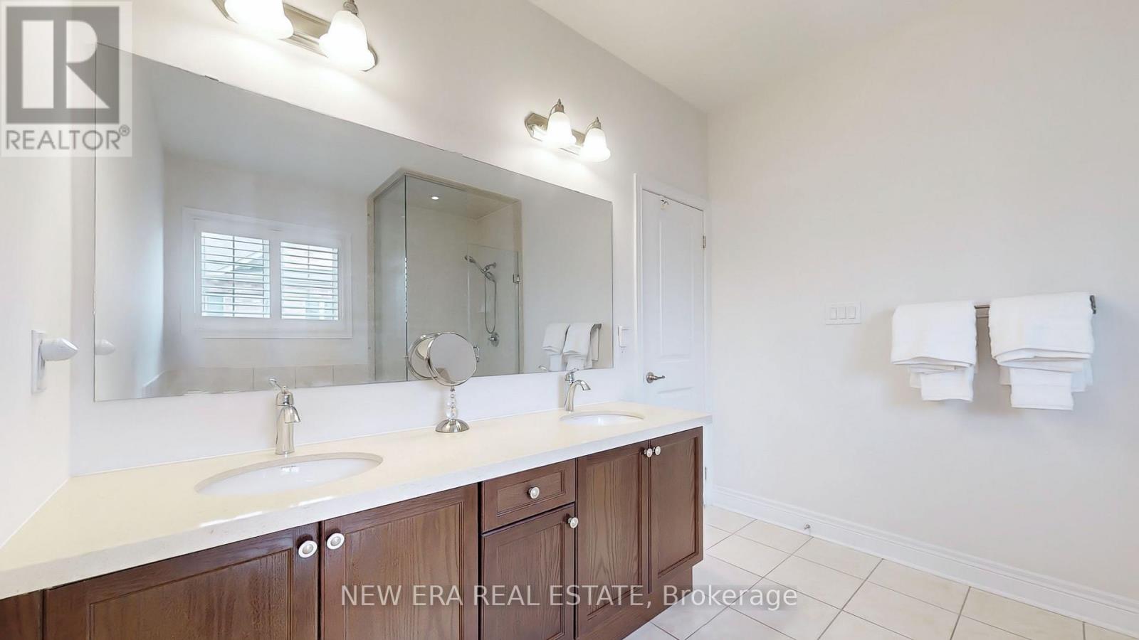 77 Wildflower Lane, Halton Hills (Georgetown), Ontario  L7G 0A5 - Photo 30 - W12816924