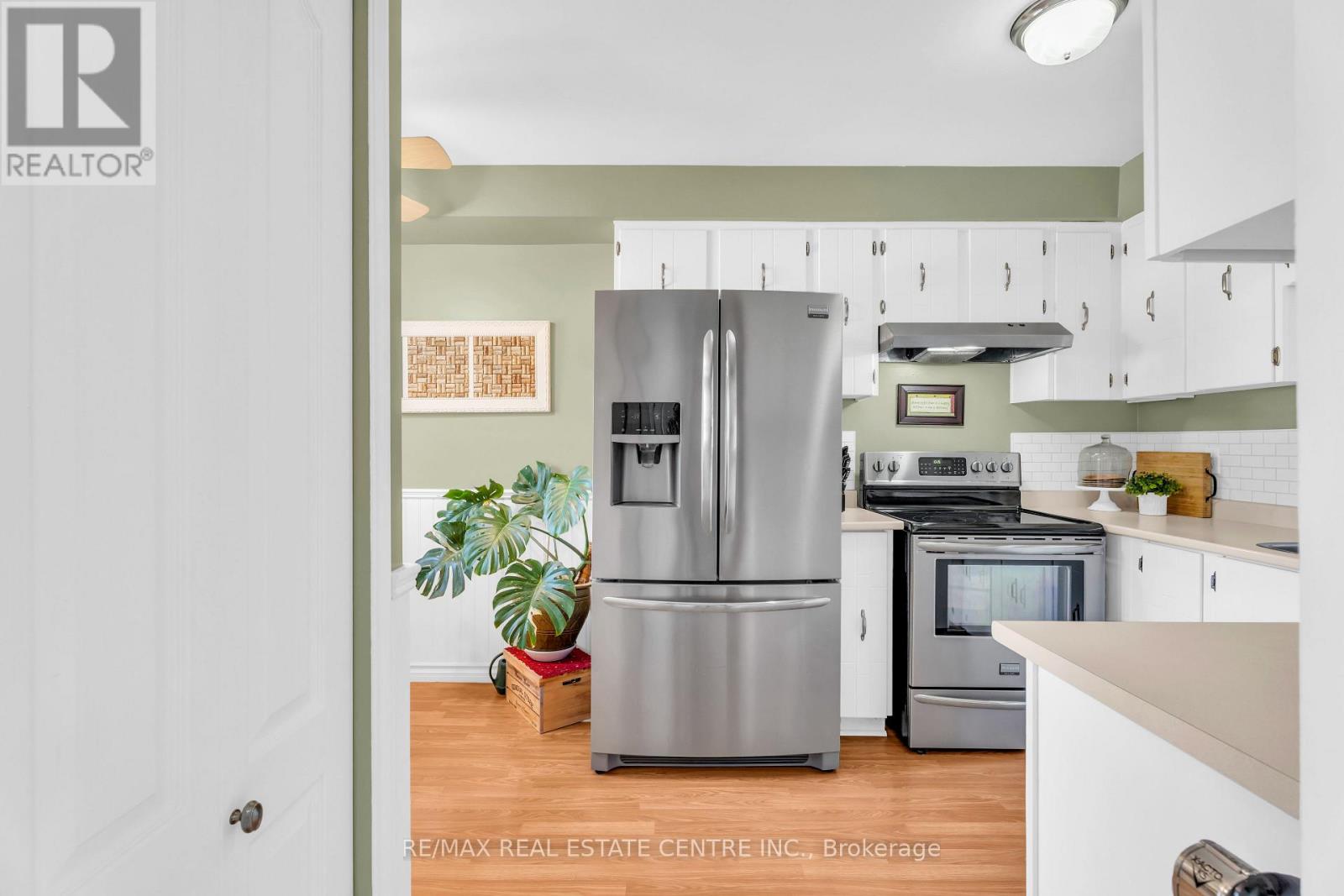 99 Lynden Circle, Halton Hills (Georgetown), Ontario  L7G 2J2 - Photo 20 - W12819040