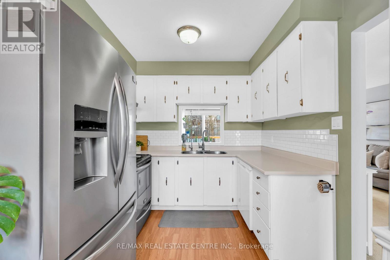 99 Lynden Circle, Halton Hills (Georgetown), Ontario  L7G 2J2 - Photo 22 - W12819040