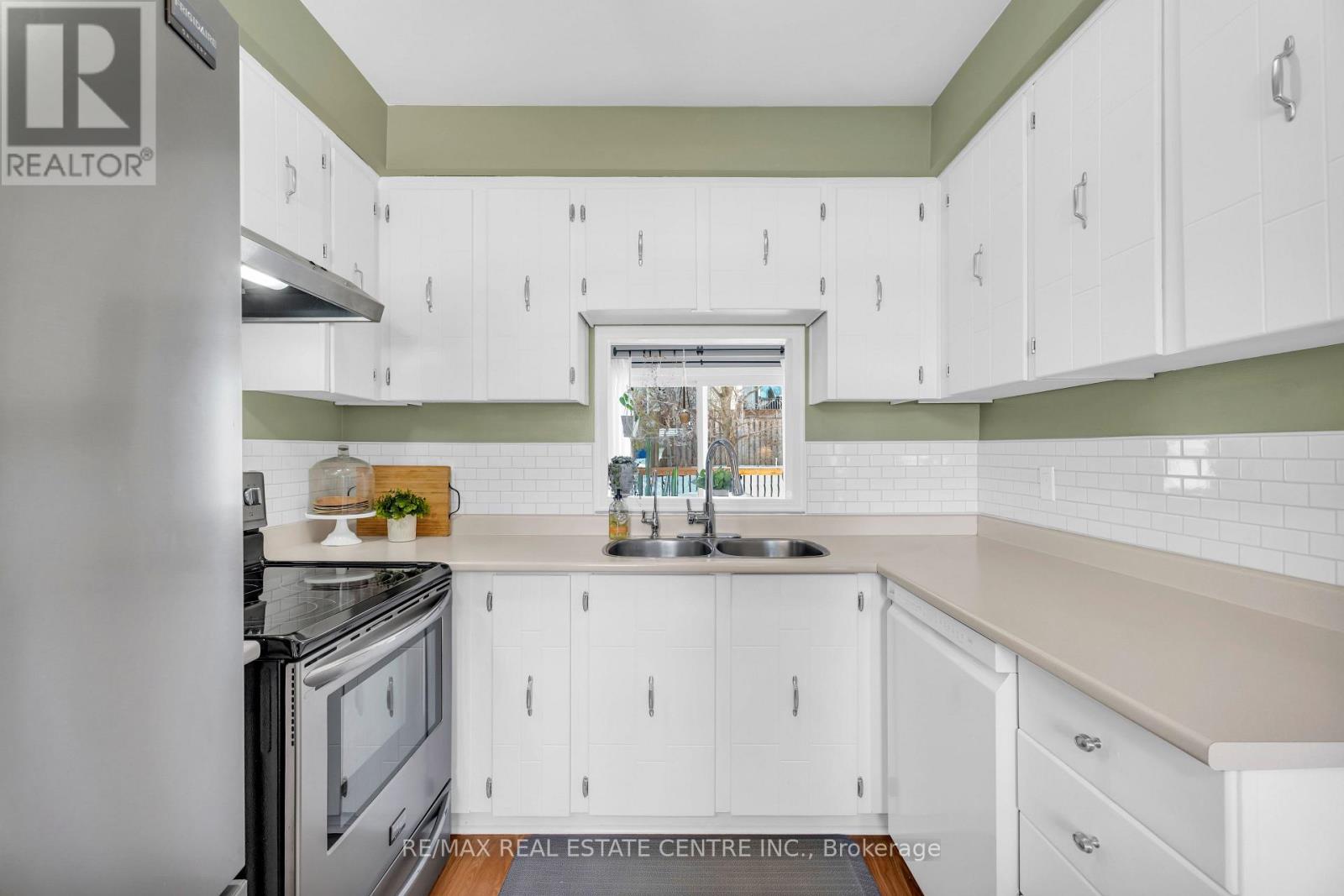 99 Lynden Circle, Halton Hills (Georgetown), Ontario  L7G 2J2 - Photo 23 - W12819040