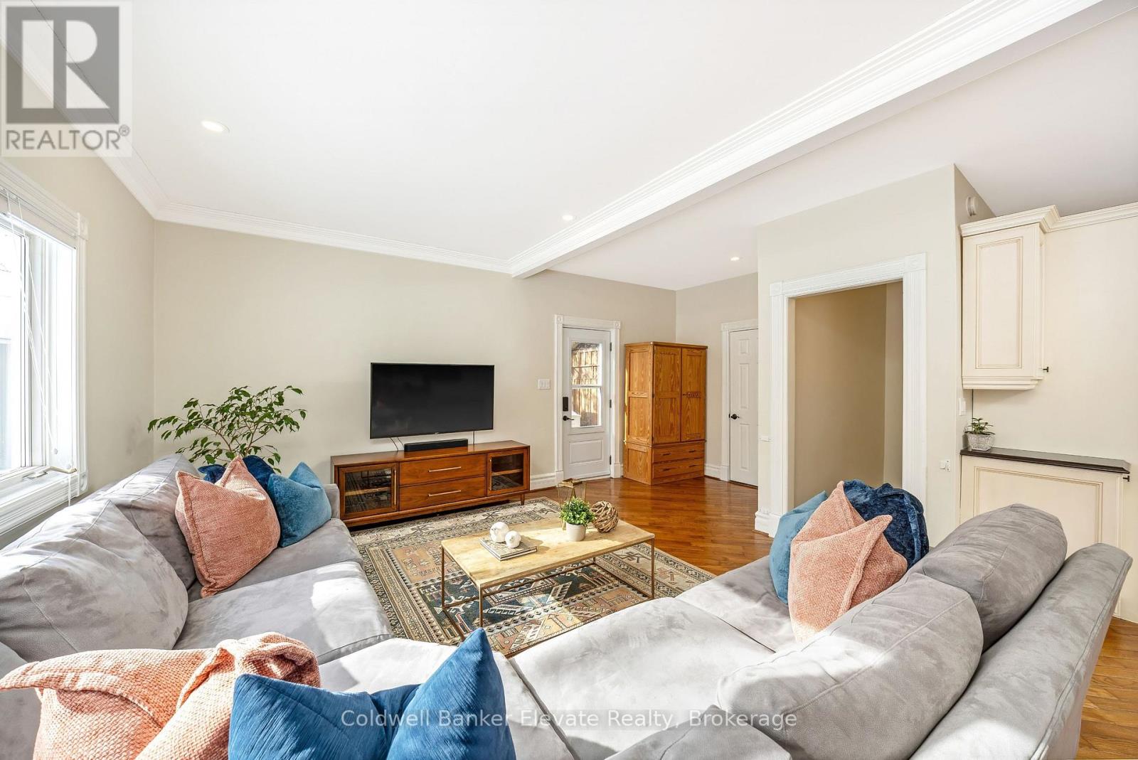 6 Queen Street, Halton Hills (Georgetown), Ontario  L7G 2E4 - Photo 19 - W12819308