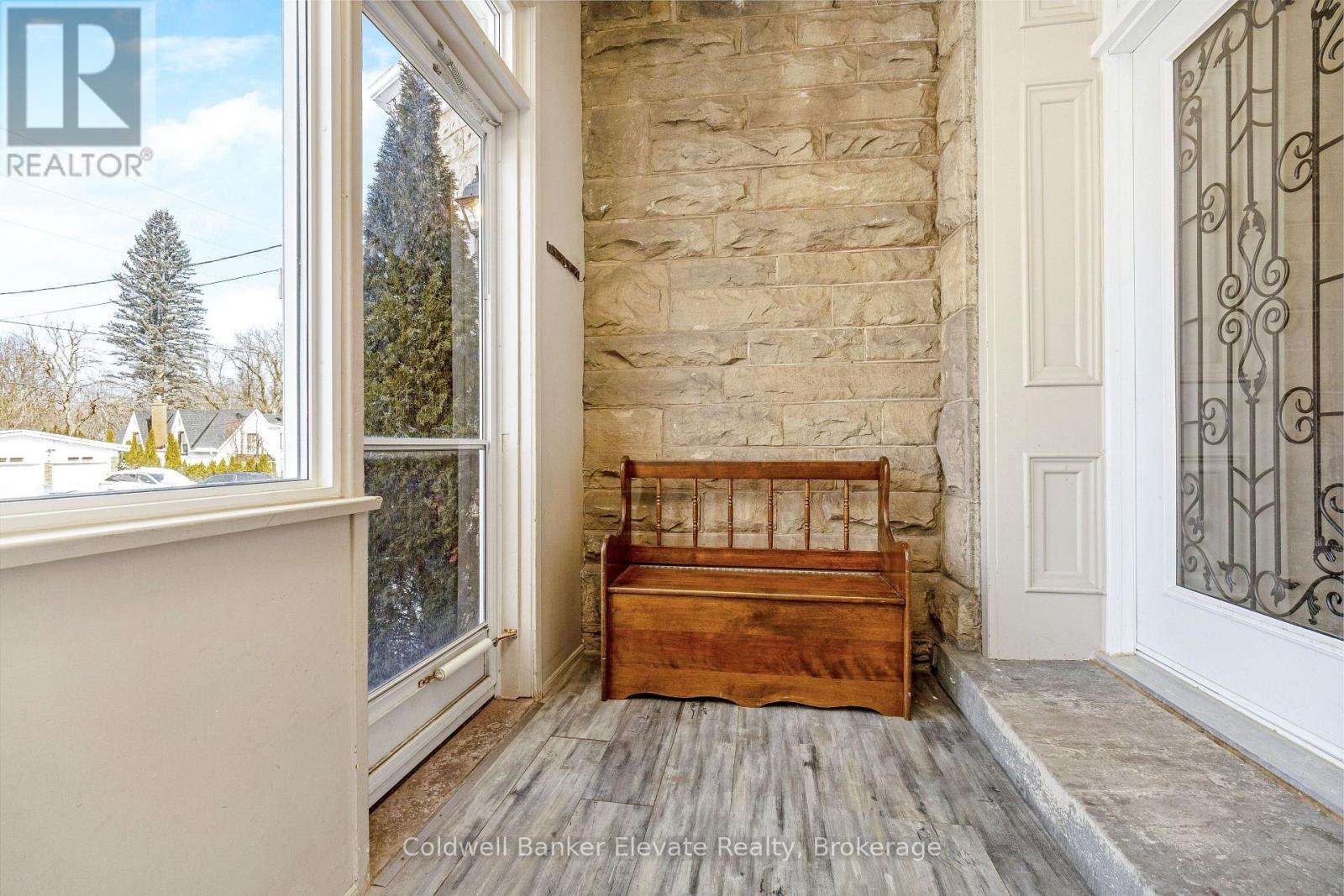 6 Queen Street, Halton Hills (Georgetown), Ontario  L7G 2E4 - Photo 3 - W12819308