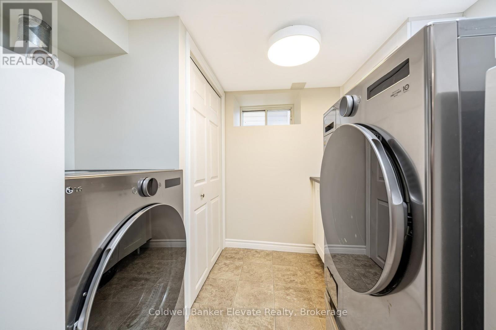 6 Queen Street, Halton Hills (Georgetown), Ontario  L7G 2E4 - Photo 32 - W12819308