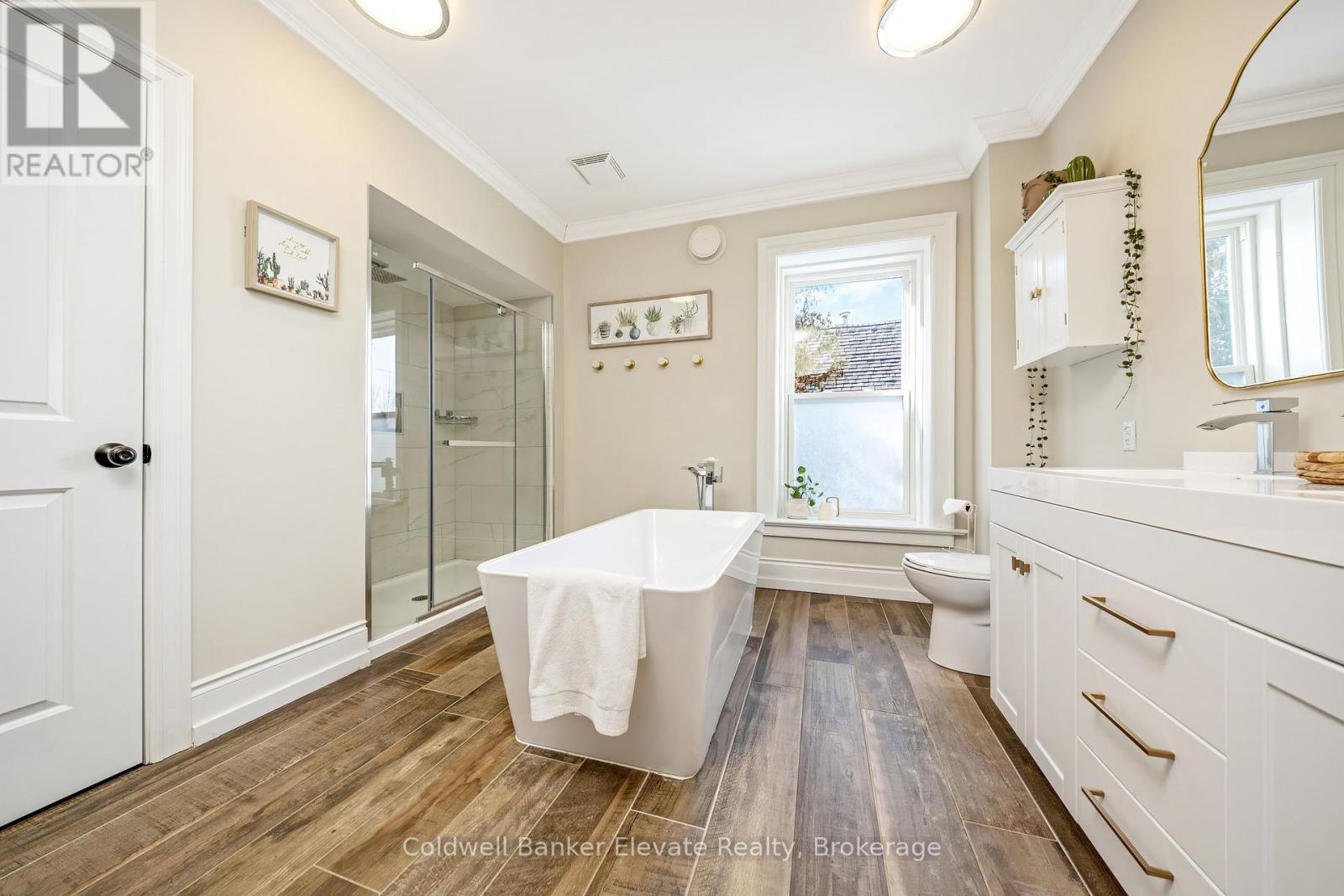 6 Queen Street, Halton Hills (Georgetown), Ontario  L7G 2E4 - Photo 37 - W12819308