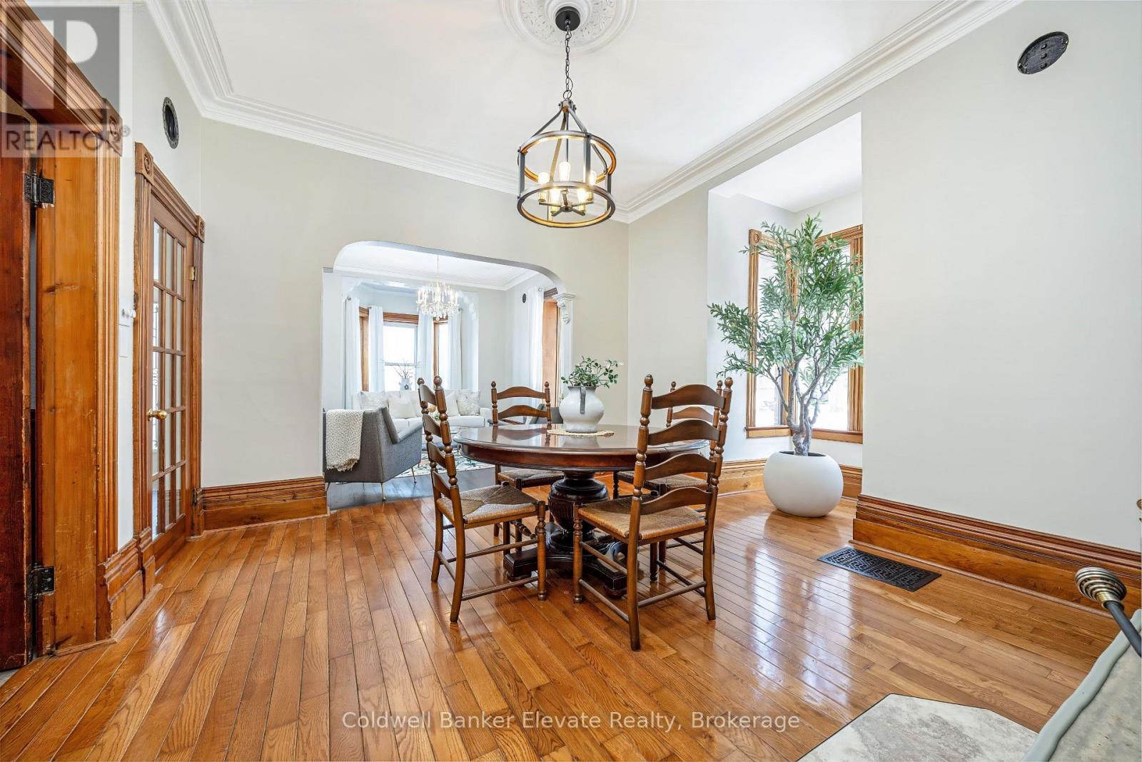 6 Queen Street, Halton Hills (Georgetown), Ontario  L7G 2E4 - Photo 8 - W12819308