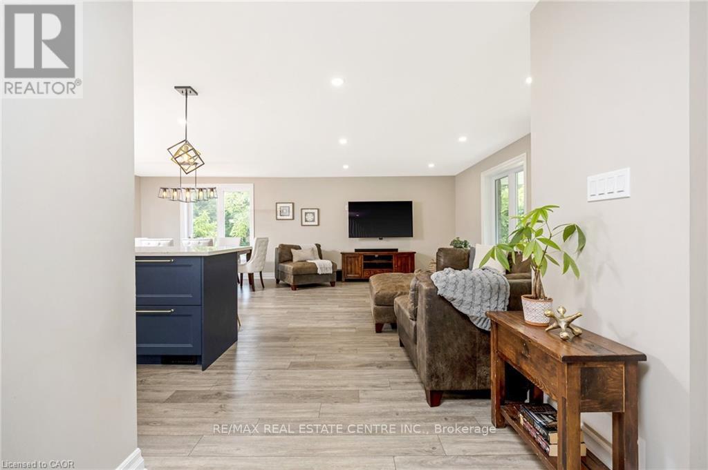 3083 Limestone Road, Milton (Campbellville), Ontario  L0P 1B0 - Photo 6 - W12820958