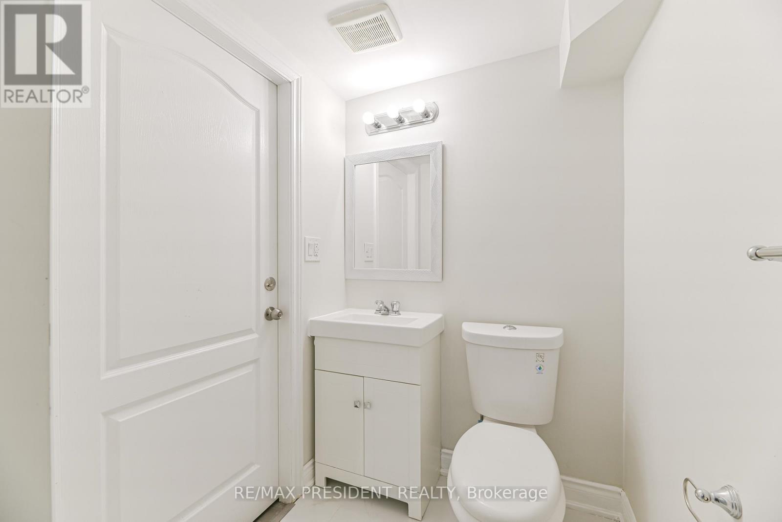 4 Lawnview Court, Brampton (Heart Lake West), Ontario  L7G 1T4 - Photo 43 - W12822372