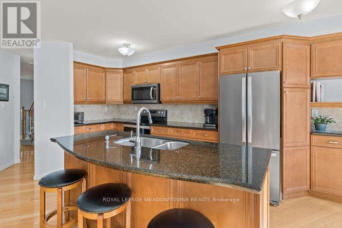 5 James Young Drive, Halton Hills (Georgetown), Ontario  L7G 5S6 - Photo 11 - W12822716