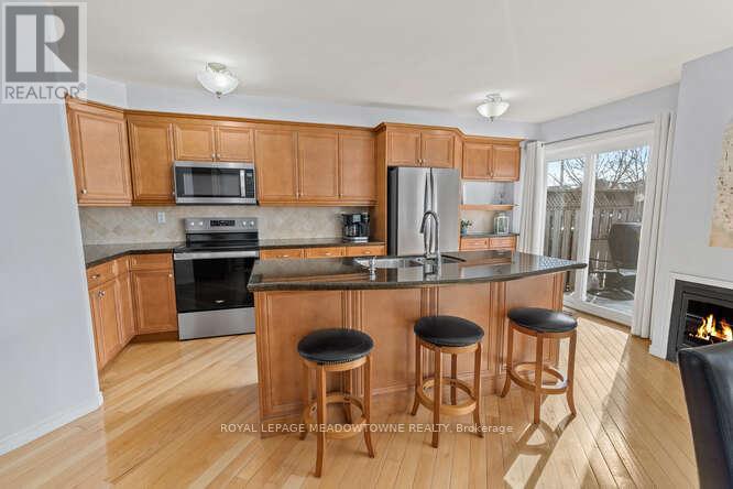 5 James Young Drive, Halton Hills (Georgetown), Ontario  L7G 5S6 - Photo 12 - W12822716