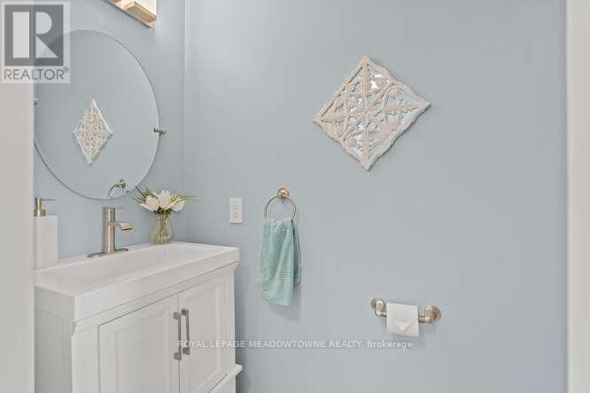 5 James Young Drive, Halton Hills (Georgetown), Ontario  L7G 5S6 - Photo 16 - W12822716