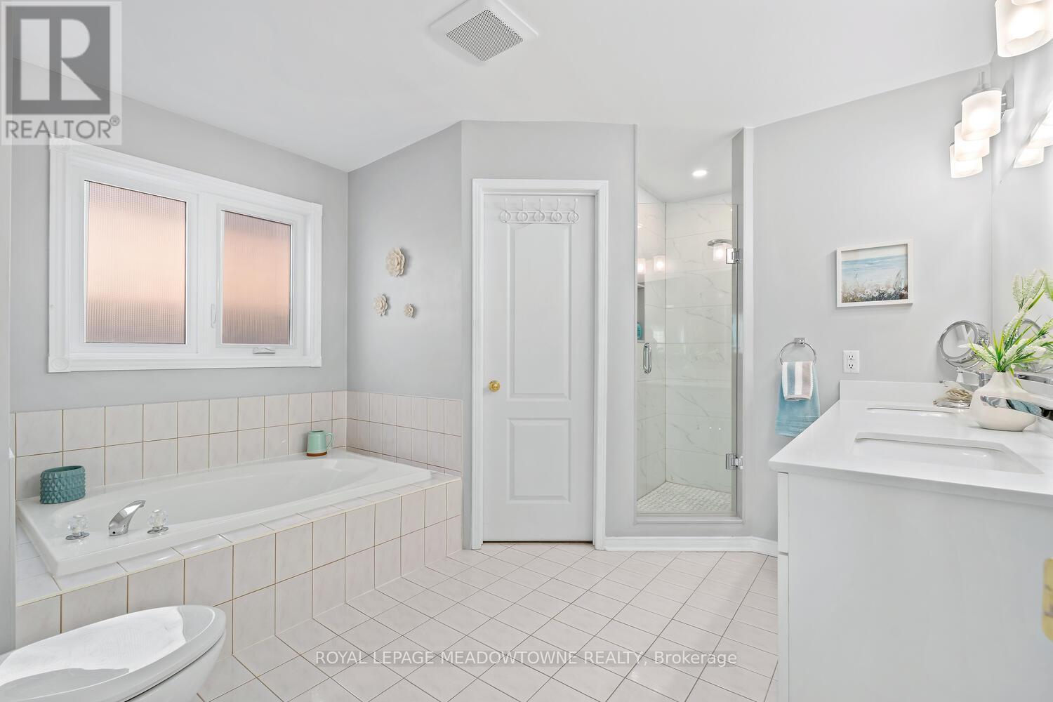 5 James Young Drive, Halton Hills (Georgetown), Ontario  L7G 5S6 - Photo 22 - W12822716