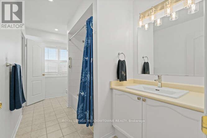 5 James Young Drive, Halton Hills (Georgetown), Ontario  L7G 5S6 - Photo 28 - W12822716