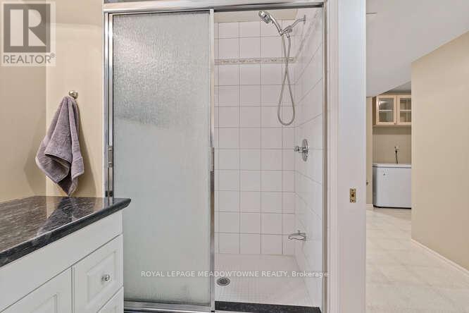 5 James Young Drive, Halton Hills (Georgetown), Ontario  L7G 5S6 - Photo 34 - W12822716