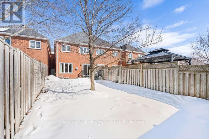 5 James Young Drive, Halton Hills (Georgetown), Ontario  L7G 5S6 - Photo 37 - W12822716